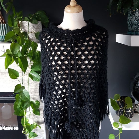 Vintage Knit Poncho Black OS - Picture 1 of 3